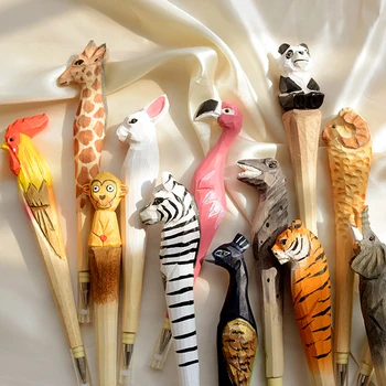 Kreative Gaver Træskærerarbejder tegnefilm dyr, gel penne 0,5 mm Træ manuel Skulptur papirvarer underskrive pen gratis fragt