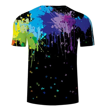 Den nye stil af mænds fritids-T-shirt i sommeren 2018, med farverige sværtet mønster trykt t-shirt og mænd